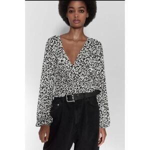 Zara Top Womens Medium Leopard V-Neck Ruched Beige Blouse Cropped Crinkle Pleat
